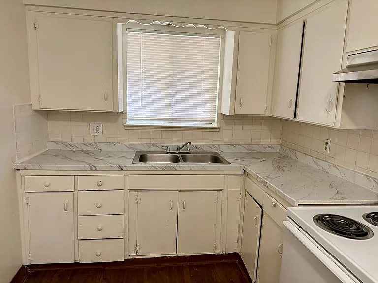 489 S Backer Ave — Photo 5