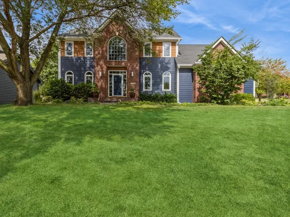 15005 Wildwood Dr, Clive, IA 50325