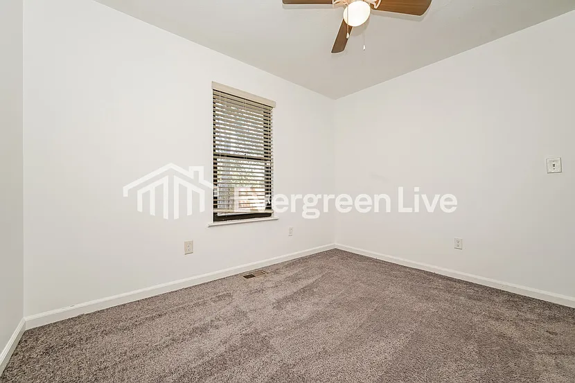 3 bed, 2.0 bath, 1008 sqft, $1,345 — Photo 3