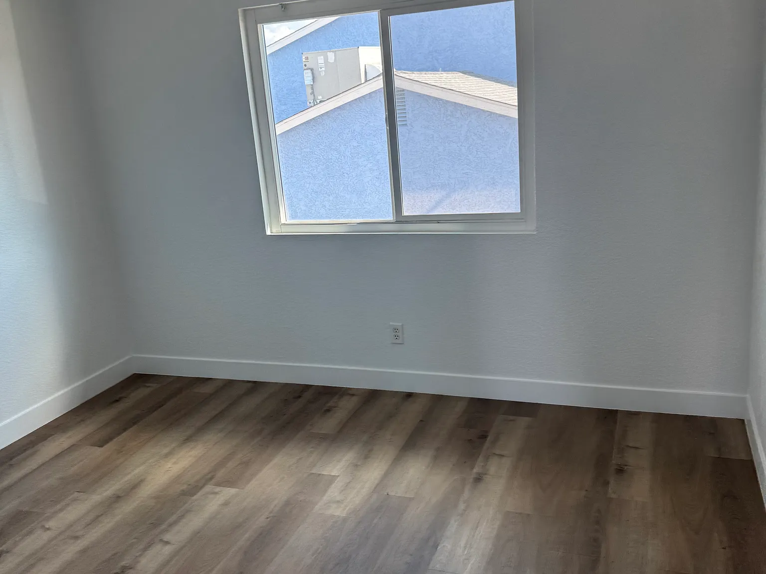 2 bed, 700 sqft, $1,300 — Photo 3