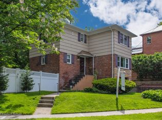 25312 Brattle Ave, Little Neck, NY 11362