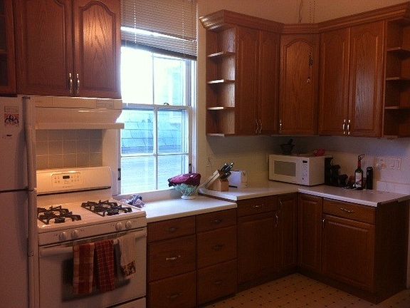 2nd image of 724 W Aldine Ave #2
