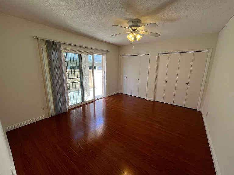 1065 S Holt Ave — Photo 17