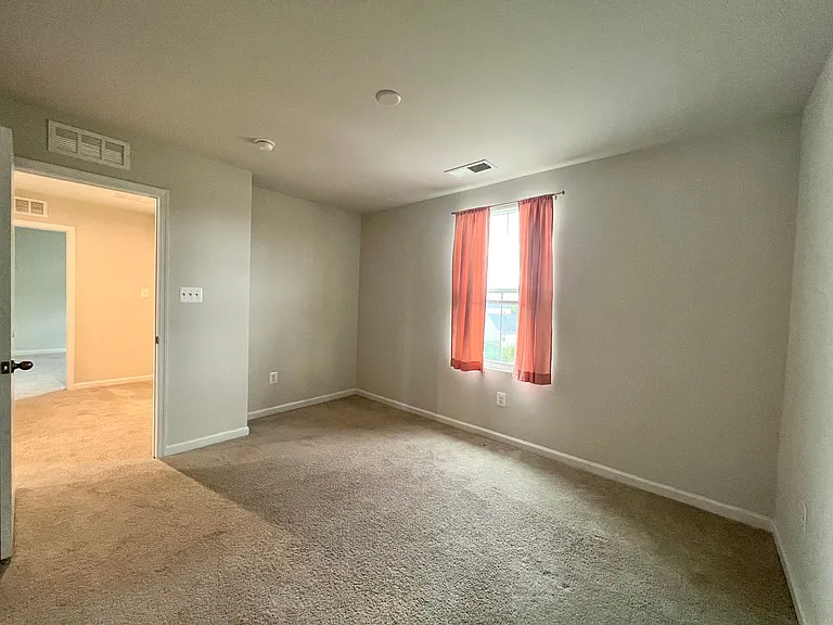 255 Severna Pkwy — Photo 2