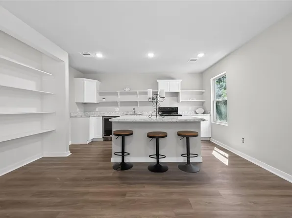 154 E Lakeview Dr, Livingston, TX 77351