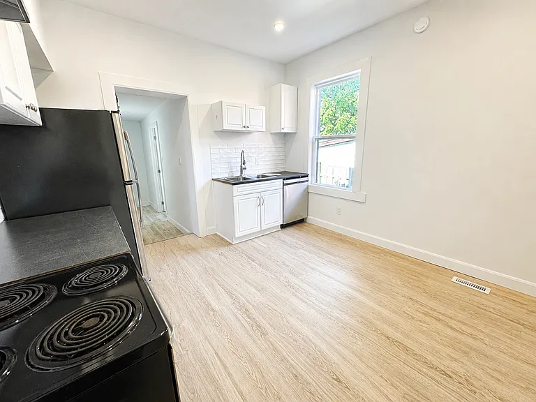 24 Cayuga St #A — Photo 7