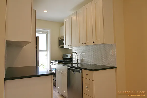 Rented by aptsandlofts.com | media 2