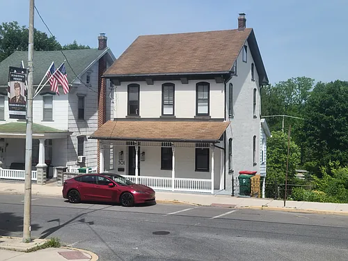 301 N 1st St Photo 1