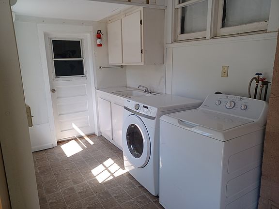 4th image of 231 Chappell St