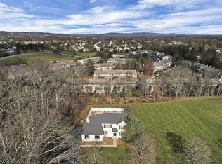 16 Twin Pointe Rd, Flemington, NJ 08822