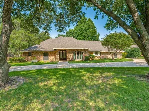 13201 Woodhaven Dr, Farmers Branch, TX 75234