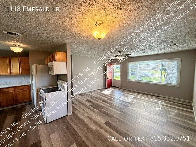 3BR ranch home w/large 2 car garage — Photo 4