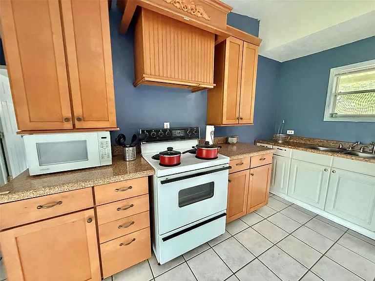 2434 Shady Creek Ln — Photo 3
