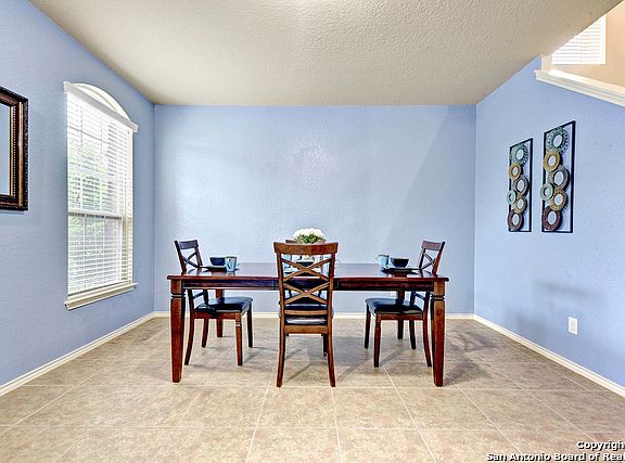 3rd image of 429 Stonebrook Dr