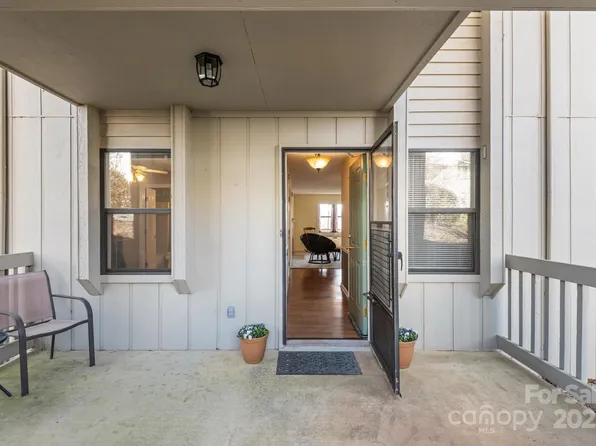 1303 Abbey Cir, Asheville, NC 28805