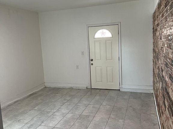 Immediately enter into the living room