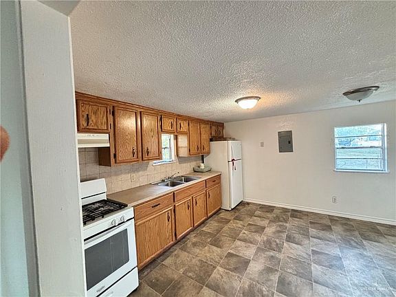 2nd image of 811 Anaquitas St