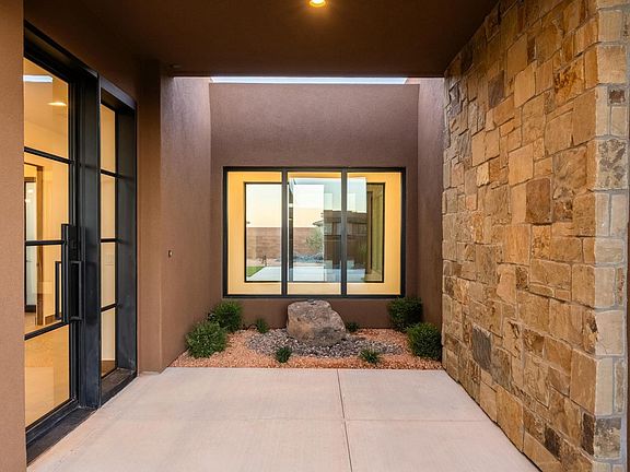 5th image of 583 S Juniper Way