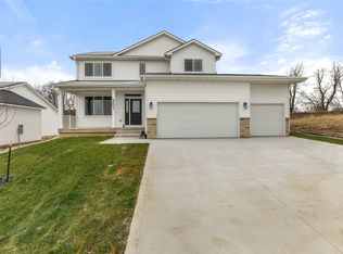 301 S Walnut Dr, Norwalk, IA 50211