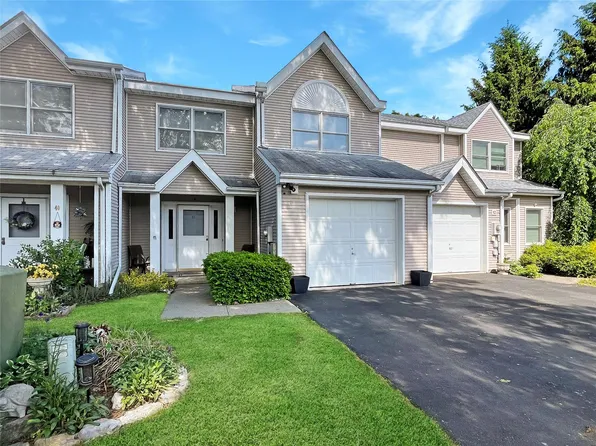 41 Deer Crossing Drive, Fishkill, NY 12524