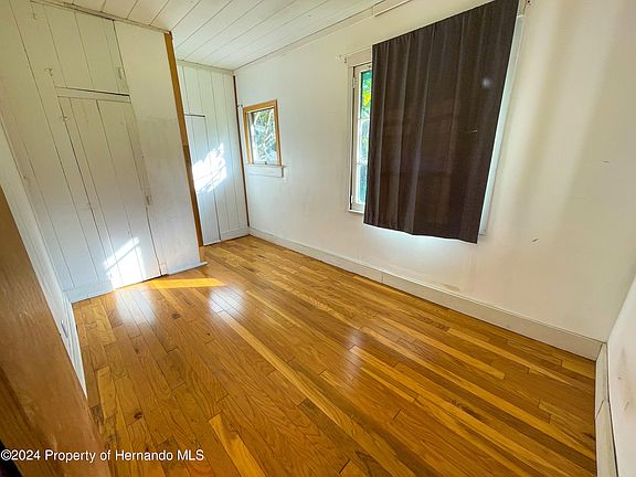 3rd image of 504 Park Way