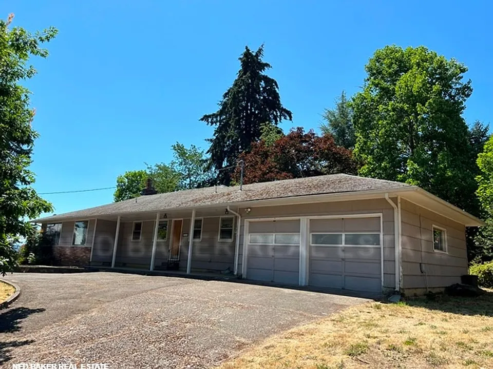720 Orchard Heights Rd NW