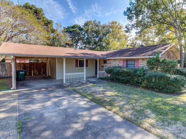 2718 Lynwood St, Pascagoula, MS 39567