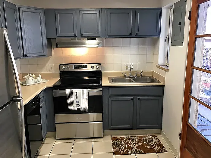 2 bed, 1047 sqft, $2,400 — Photo 3