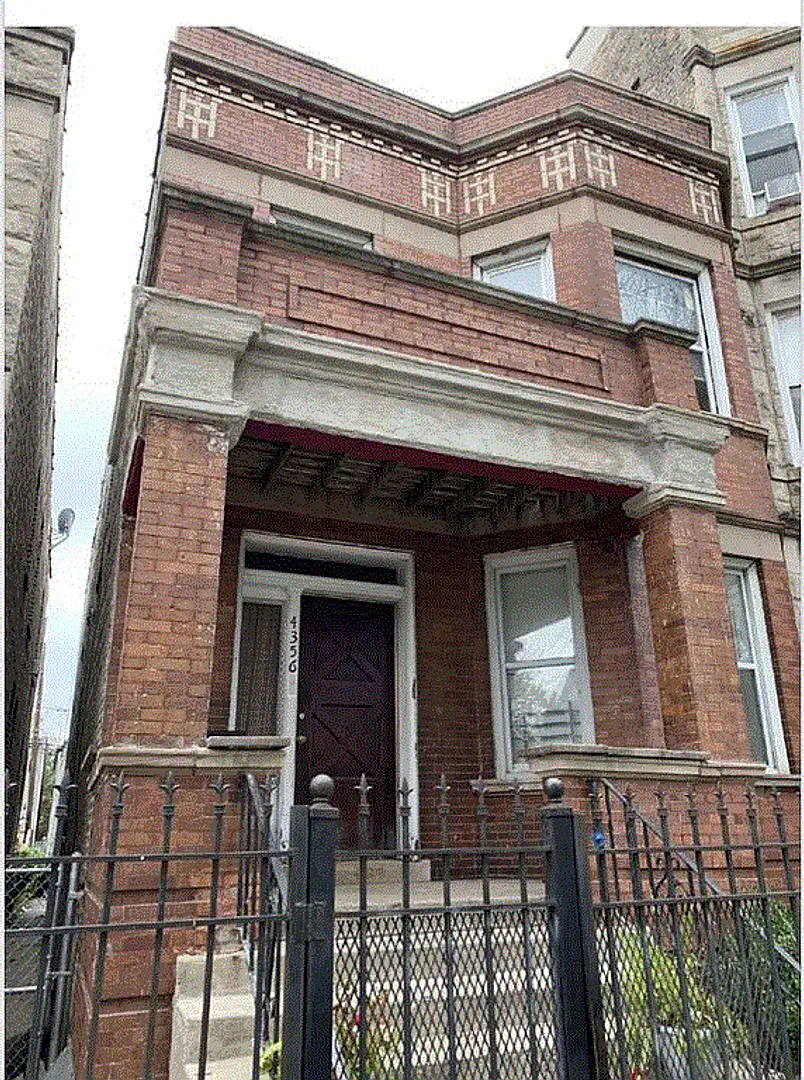 4356 S Wells St — Photo 1