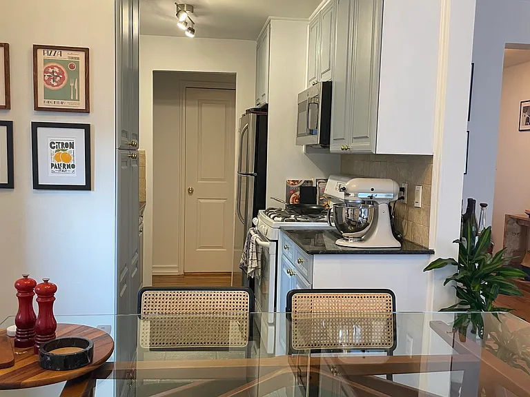 20 Clinton St #4F — Photo 6
