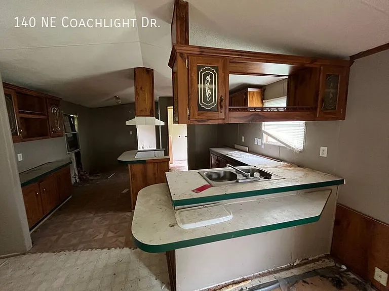 140 NE Coachlight Dr — Photo 7