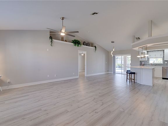 3rd image of 12 SW 18th Ave