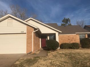 528 Foxfire Rd, Edmond, OK 73003