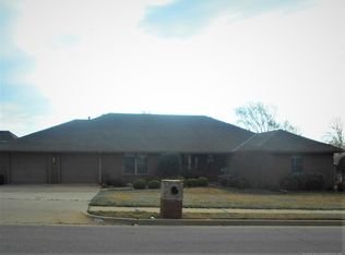 3008 Claremont Dr, Bartlesville, OK 74006