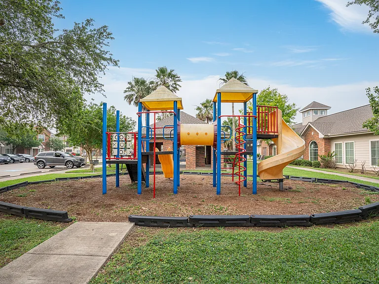 Freeport Oaks Apartments — Photo 10