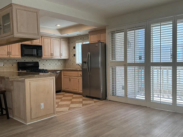 210 S Juanita Ave #D — Photo 7