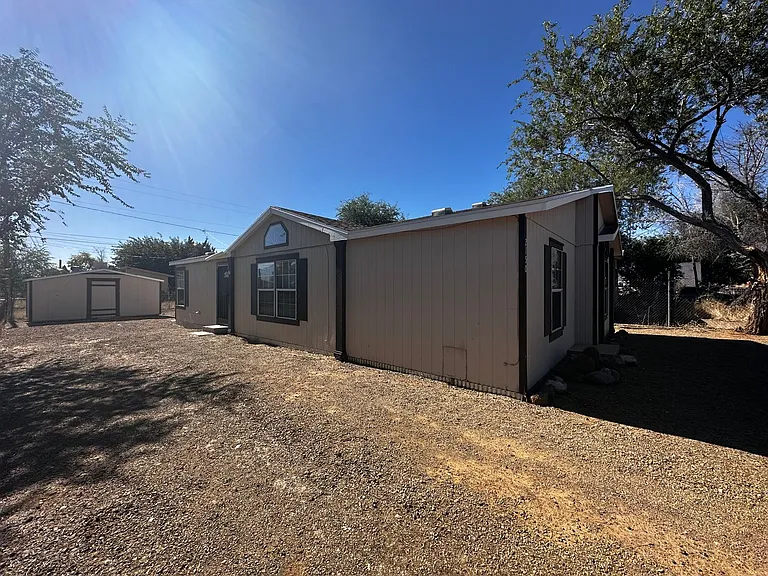 2150 E Snavely Ave — Photo 1
