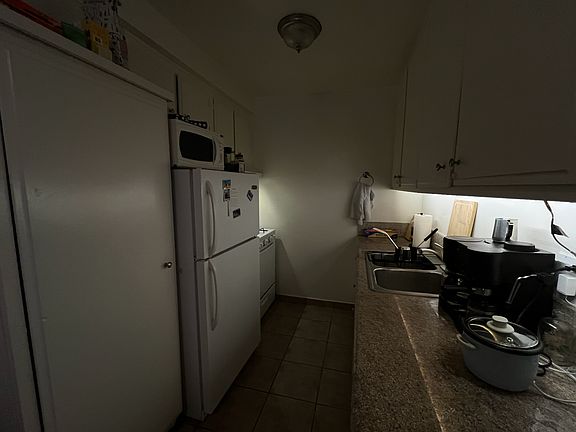3rd image of 519 Glenrock Ave APT 105