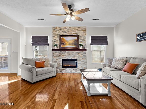 2nd image of 1101 Edenbridge Way
