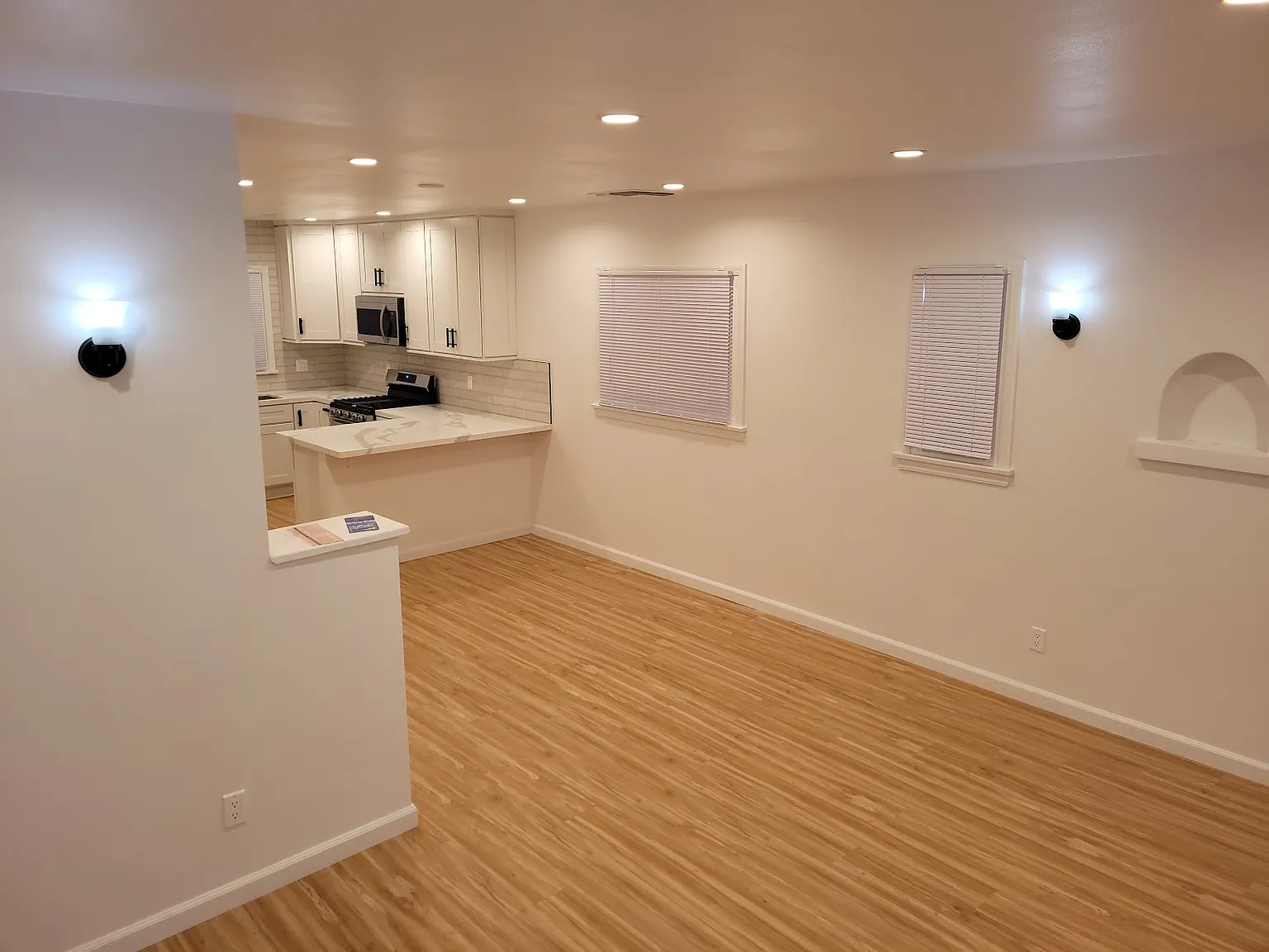 2 bed, 932 sqft, $2,985 — Photo 2