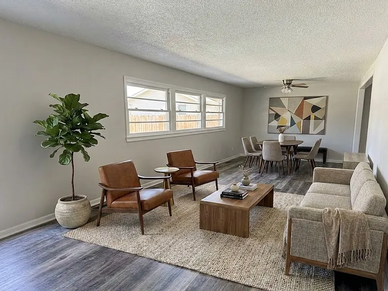 3334 Cottonwood Dr — Photo 2