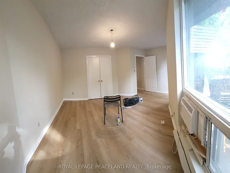 558 Spadina Cres #6 — Photo 13