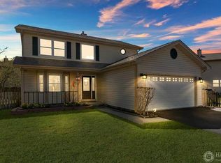 1671 Pinetree Dr, Gurnee, IL 60031