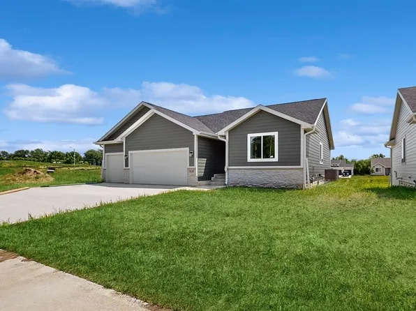 510 Meadows Ct, Polk City, IA 50226