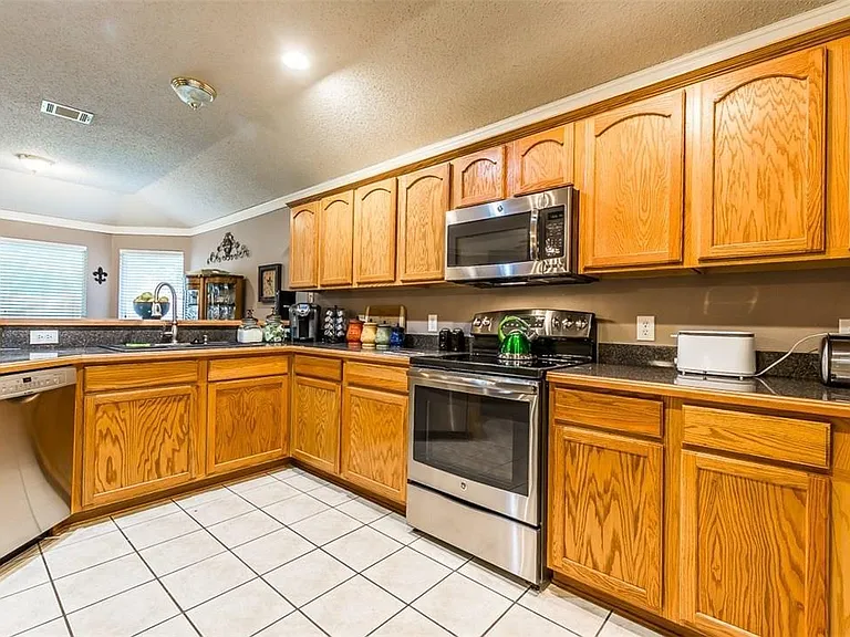 9809 Coolidge Dr — Photo 8