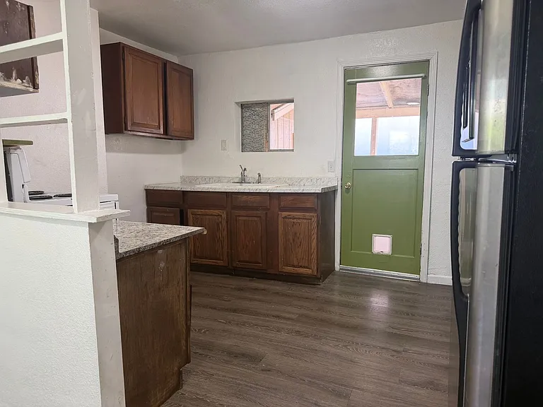 855 SE Flint St — Photo 3