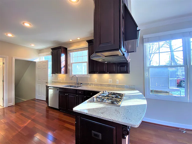 916 Ruffner Ave — Photo 3