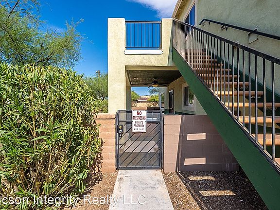 3rd image of 638 E Lester St #2910507