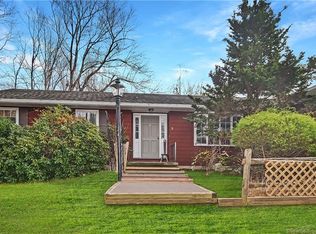 7 White Pine Dr, Brookfield, CT 06804