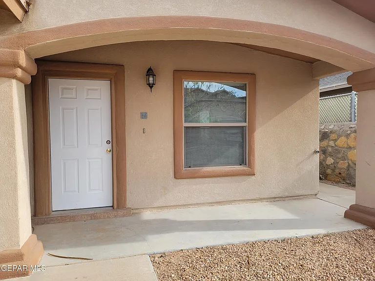 14211 Otter Point Dr — Photo 5